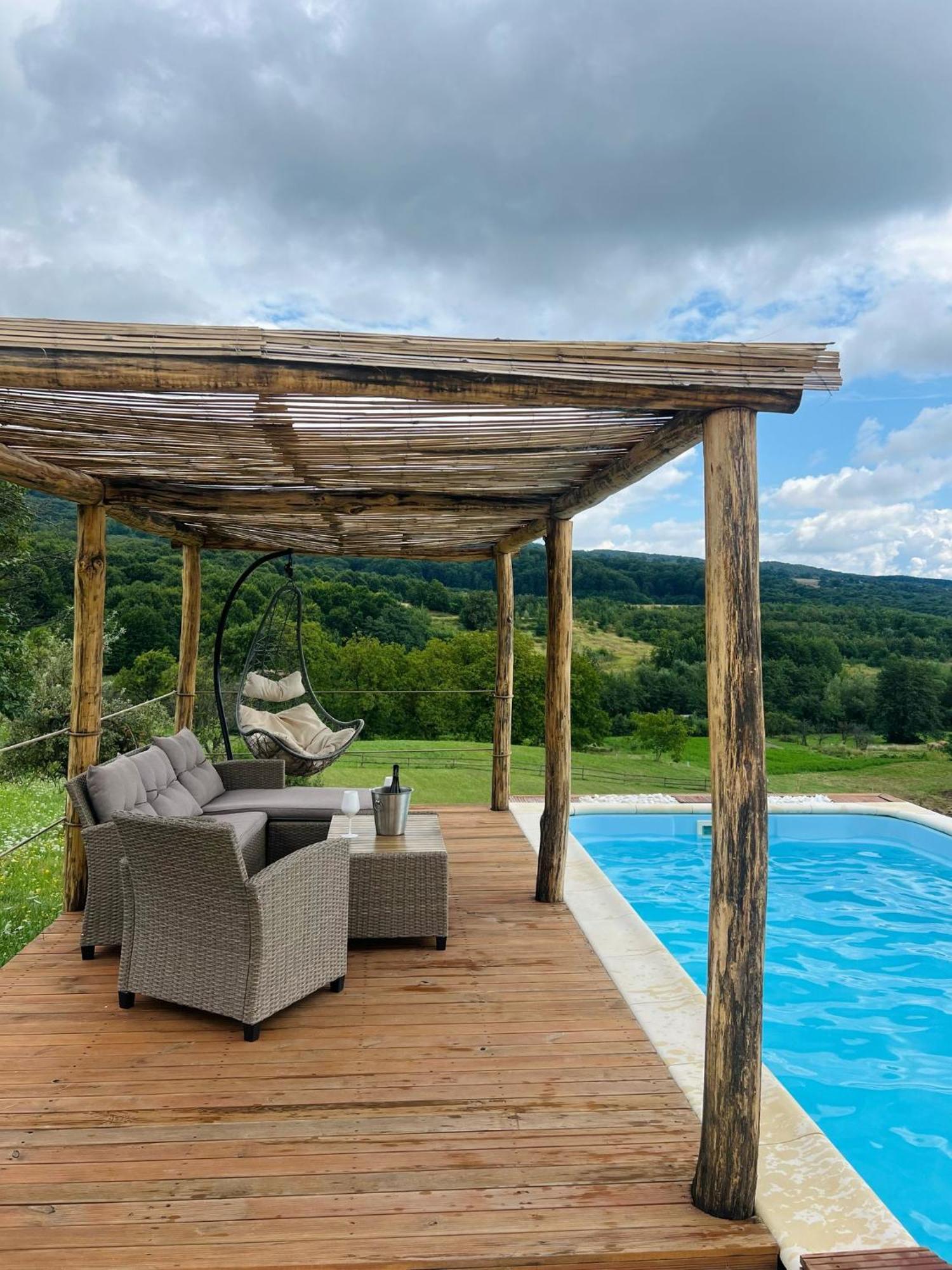 Le Chalet M - Cabana Cu O Panorama De Poveste. Surdesti  Extérieur photo